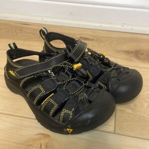 Keen Kids Newport Waterproof Hiking Outdoor Shoes Size 1